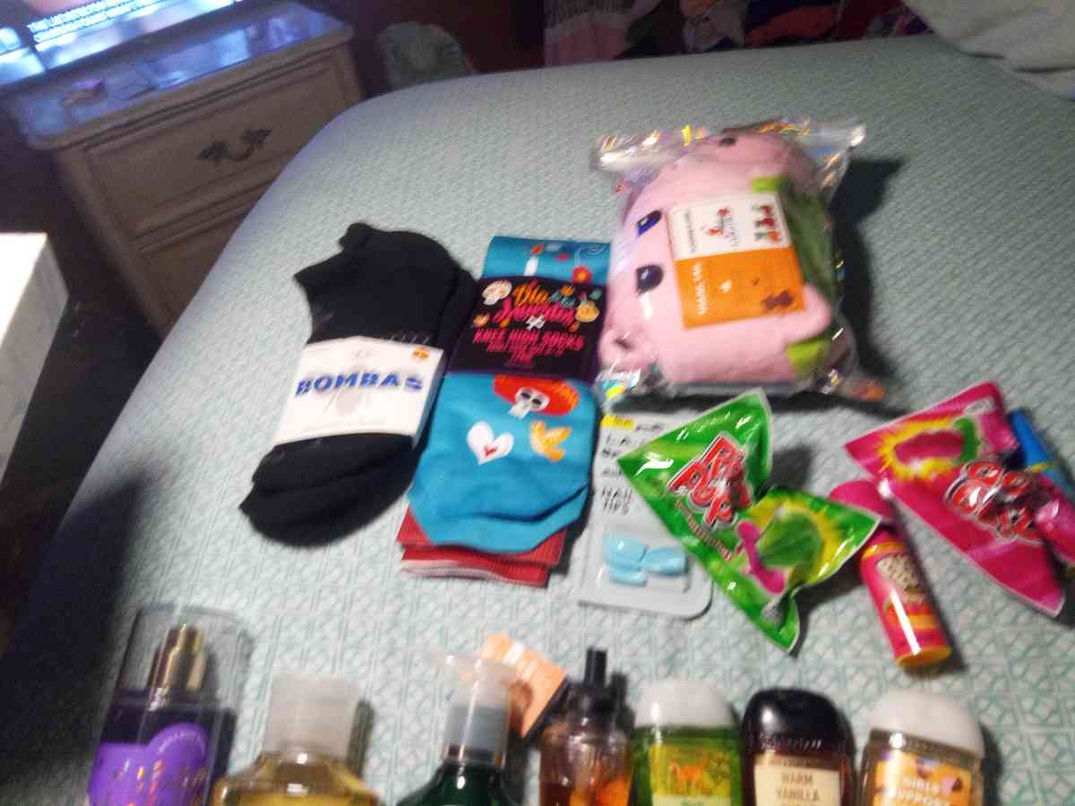 bath body works keychain socks candy - Cleveland, Ohio - FleaMarketBay