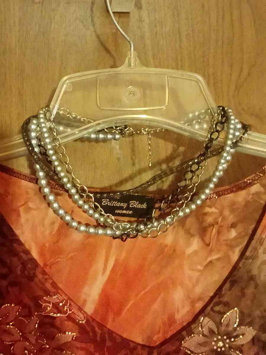 Womens Shirt Necklace sold separately - Leflore, Oklahoma - FleaMarketBay