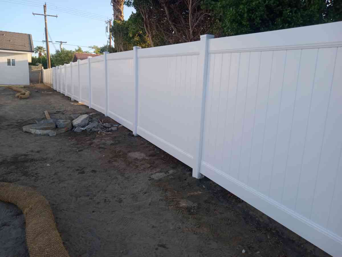 privacy fence installed - Fontana, California - FleaMarketBay