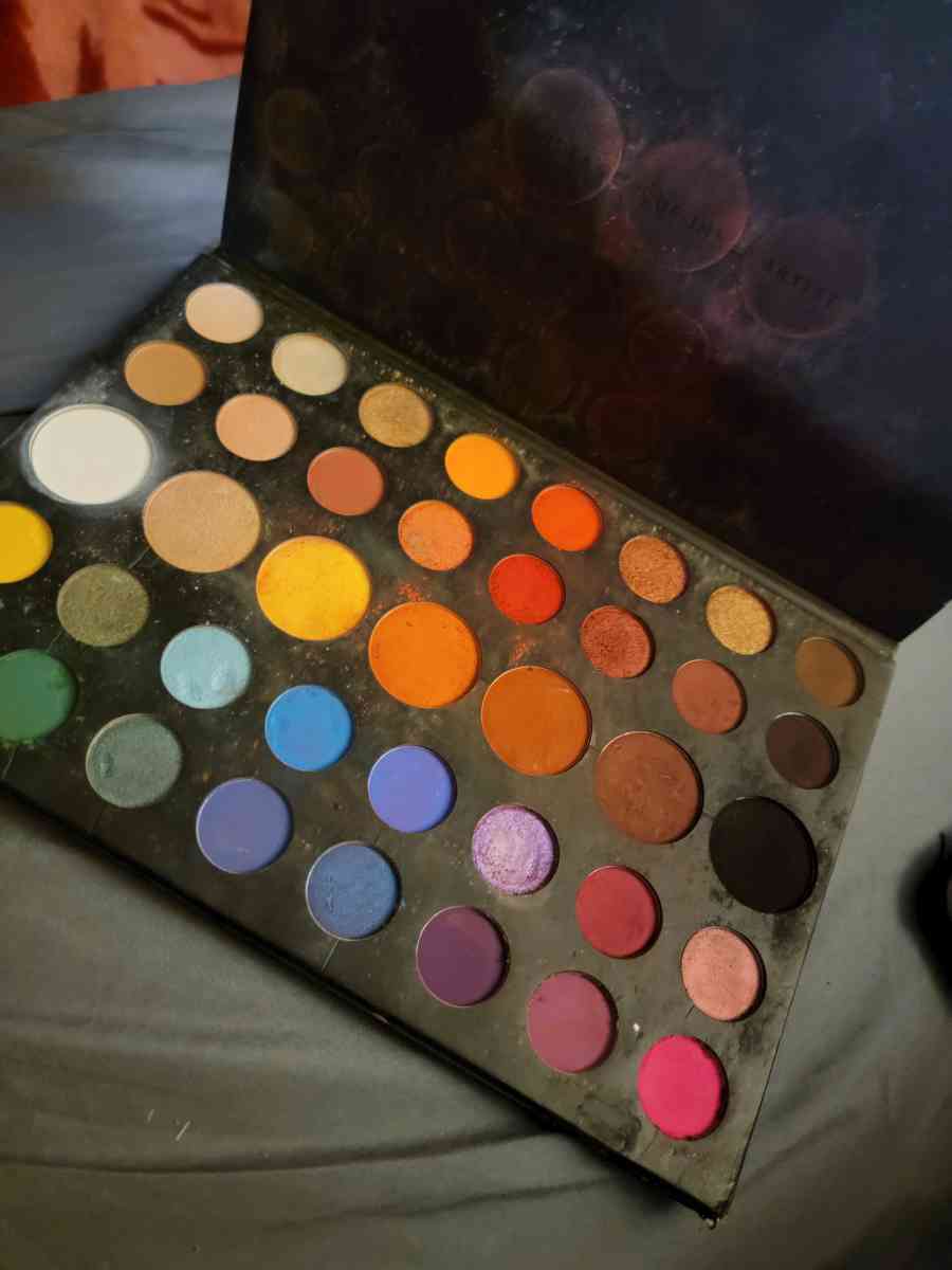 morphe and James Charles pallets - Waco, Texas - FleaMarketBay