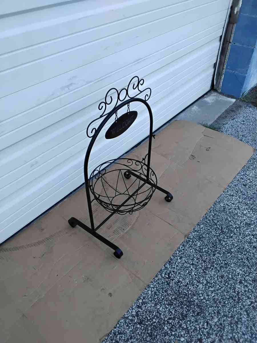 Nice Black All Steel Welcome Swing Planter and Like New - Williamstown, New Jersey - FleaMarketBay