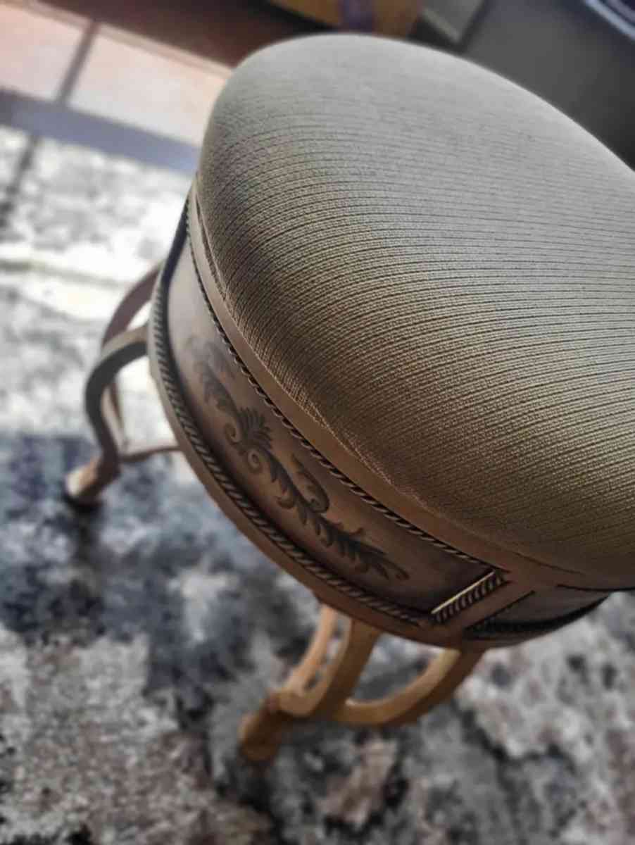 Vintage Stool Chair - Toms River, New Jersey - FleaMarketBay