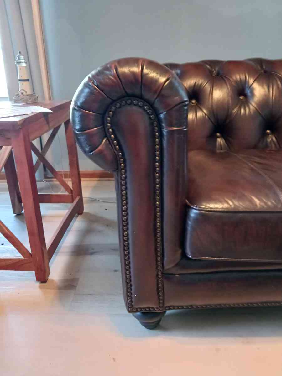 genuine cowhide leather Western couch like new condition - Norfolk, Virginia - FleaMarketBay