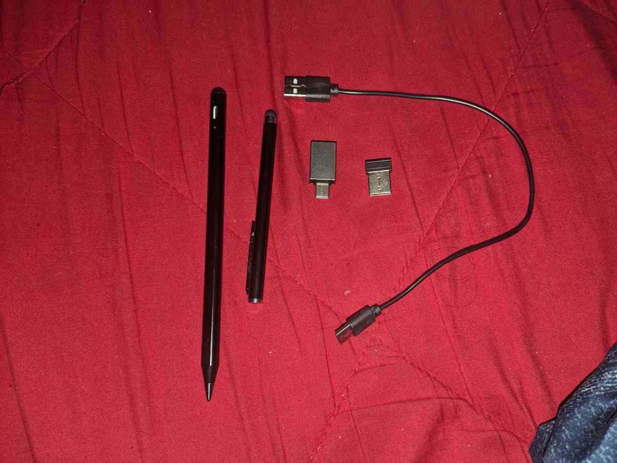 Android 11 tablet and bundle - Bakersfield, California - FleaMarketBay