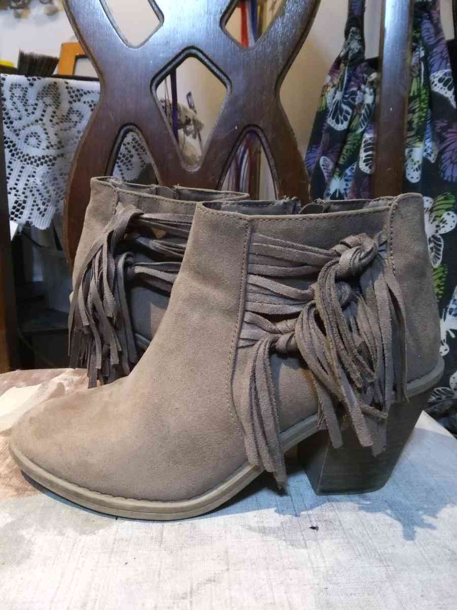 Womens Brown Suede Boots - Cave City, Arkansas