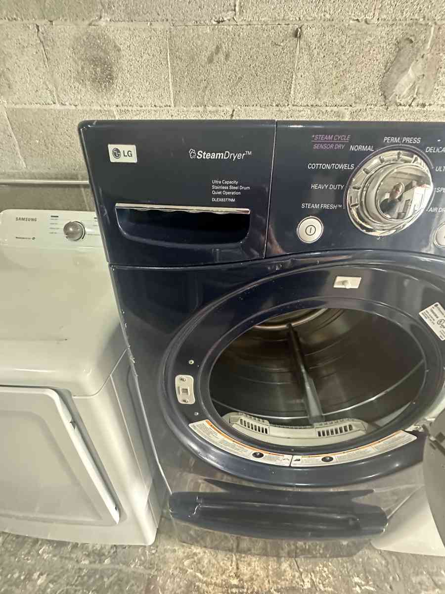 LG dryer electric with pedestal included - Miami, Florida - FleaMarketBay