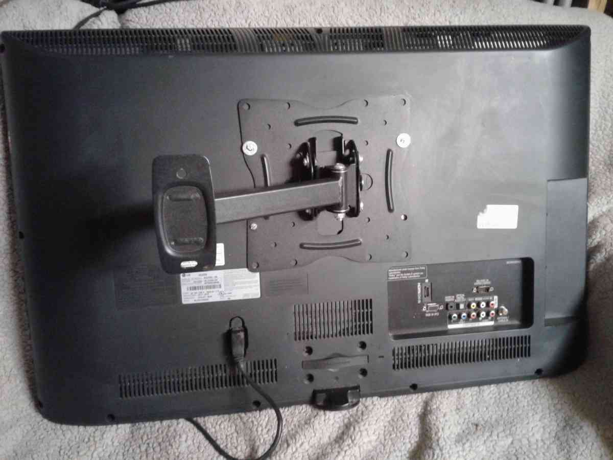 Real nice 32 LG TV - Sumter, South Carolina - FleaMarketBay