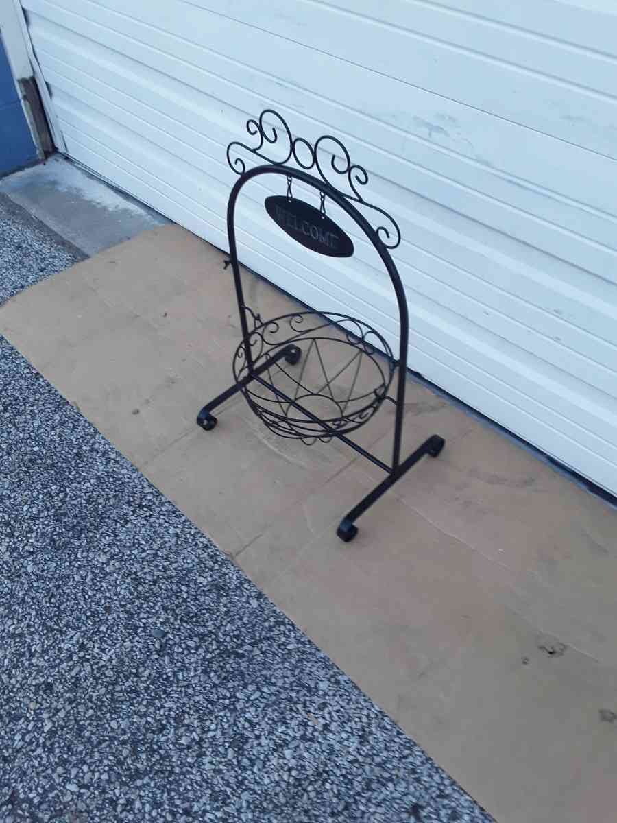 Nice Black Welcome Swing  Planter All Steel Like New - Williamstown, New Jersey - FleaMarketBay