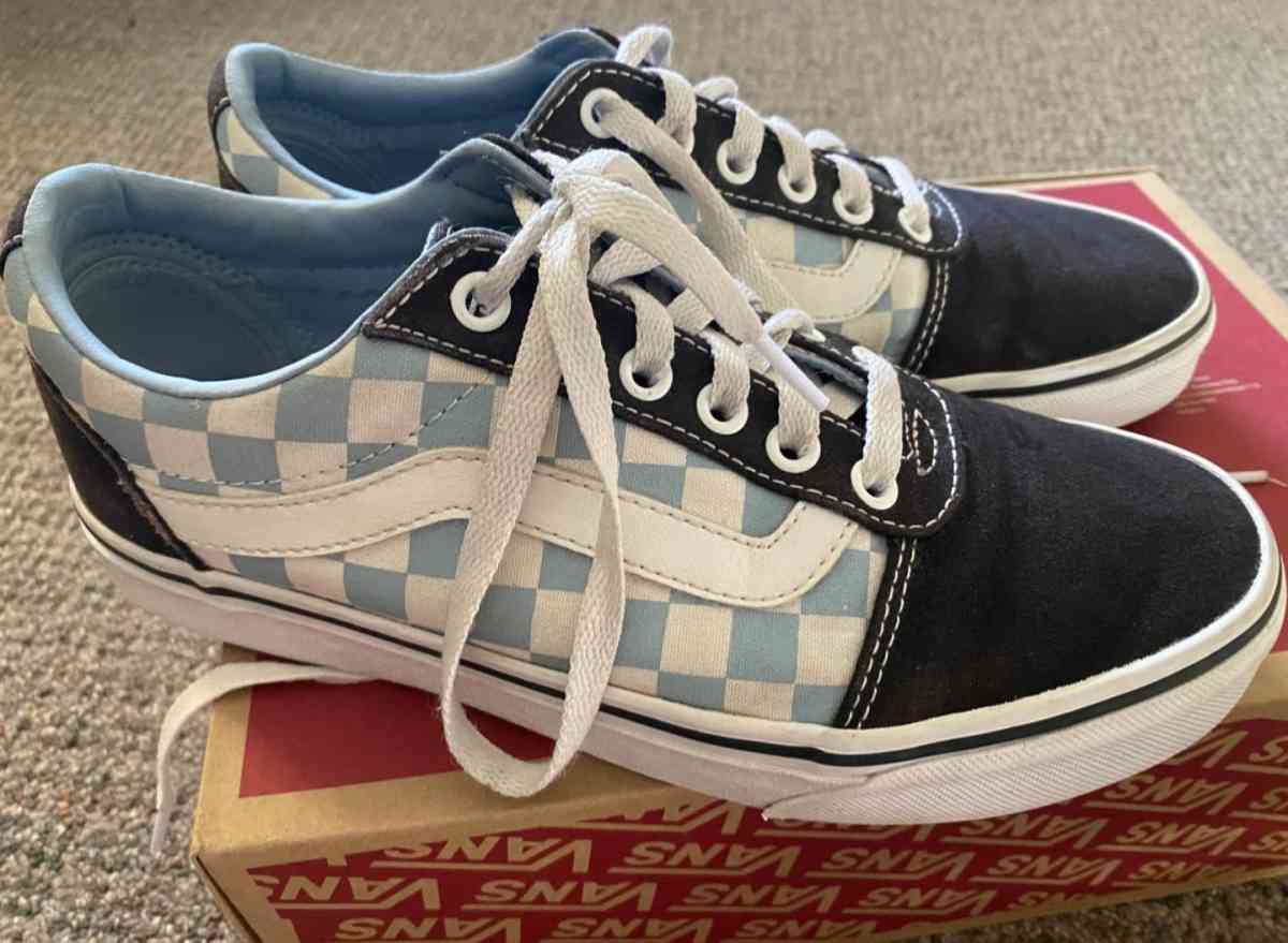 Gently Used Womens Vans - Plainfield, Illinois - FleaMarketBay