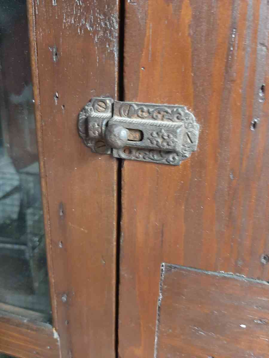 Large display case - Columbus, North Carolina - FleaMarketBay