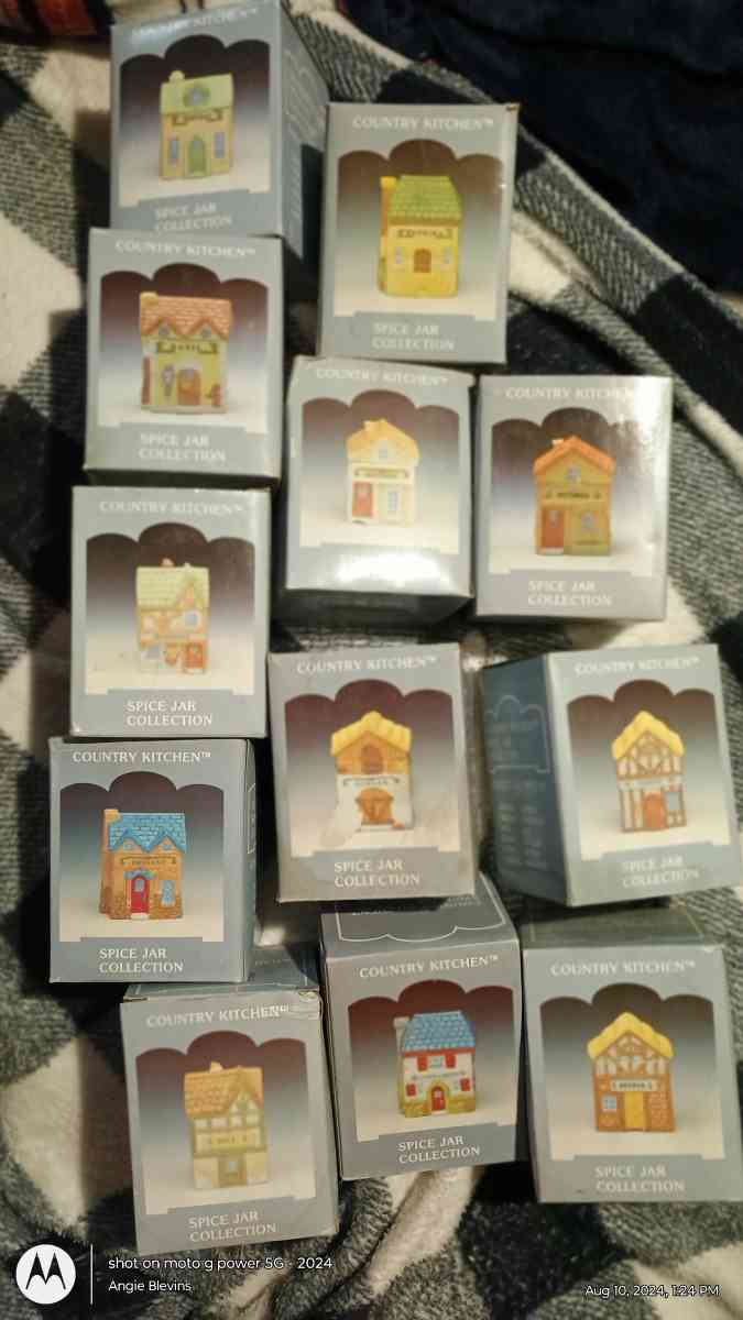 complete Country Kitchen spice house collection - Miami, Oklahoma