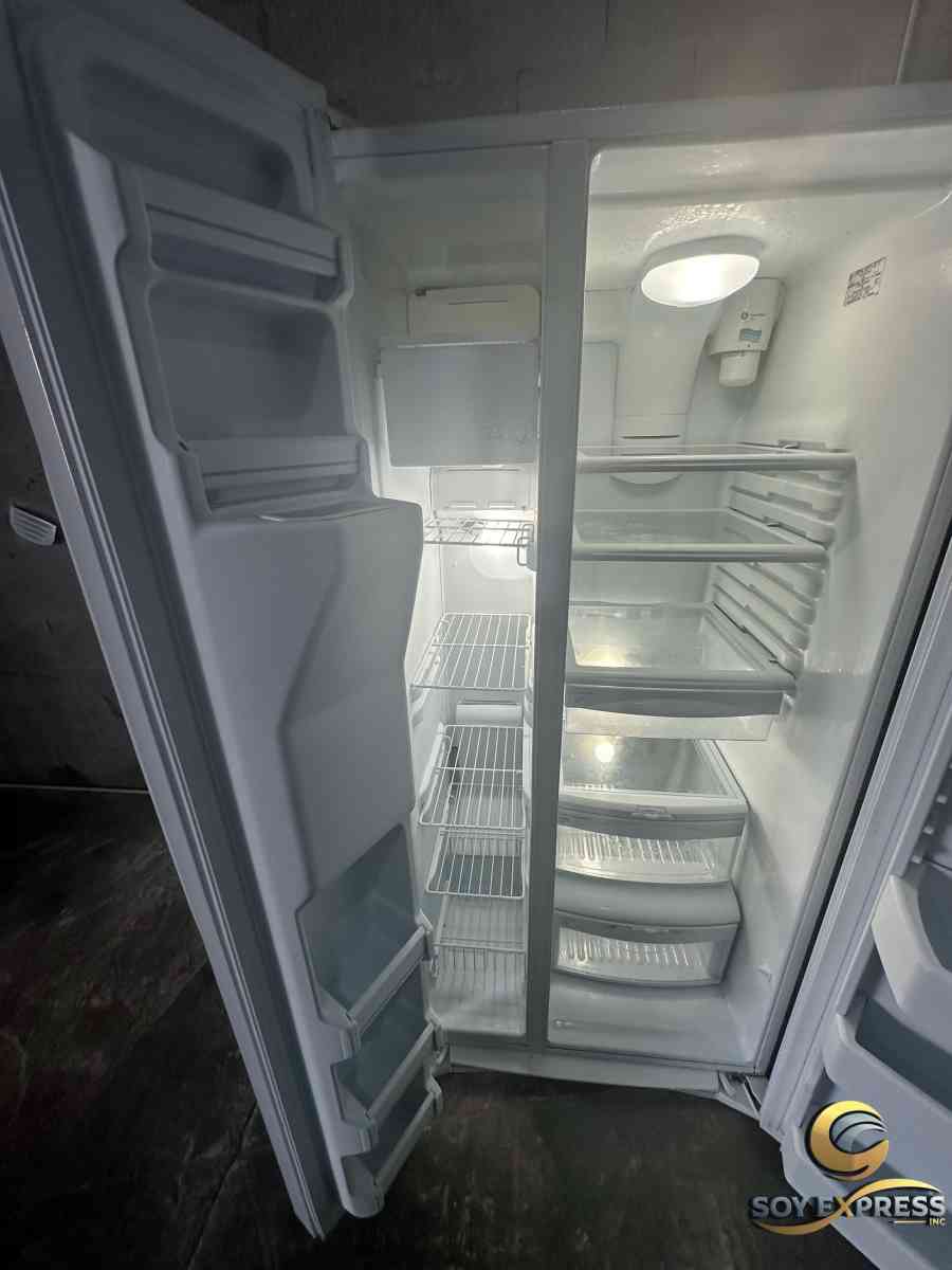 GE refrigerator side by side with ice and water dispenser - Miami, Florida - FleaMarketBay