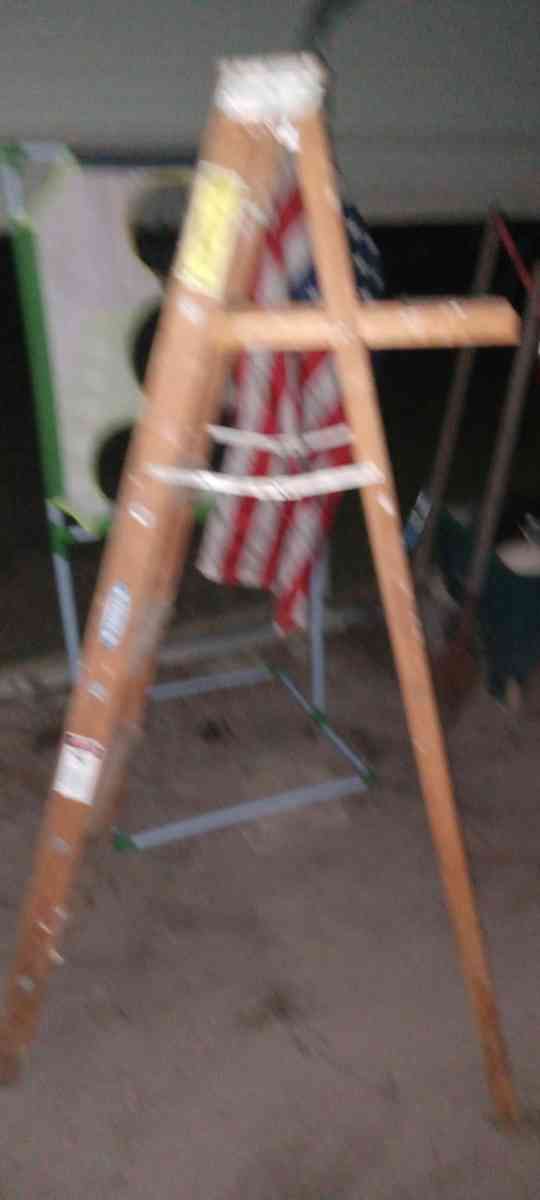 wood ladder - Barnwell, South Carolina - FleaMarketBay