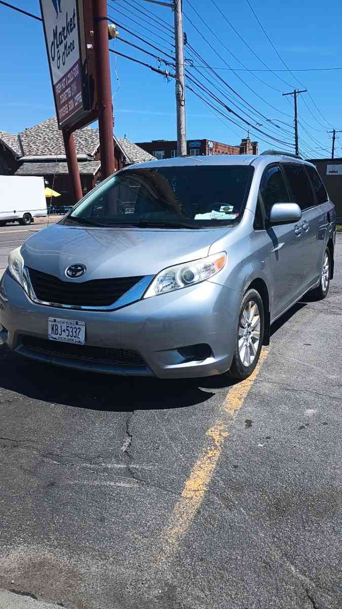 2011 Toyota sienna AWD - Syracuse, New York - FleaMarketBay
