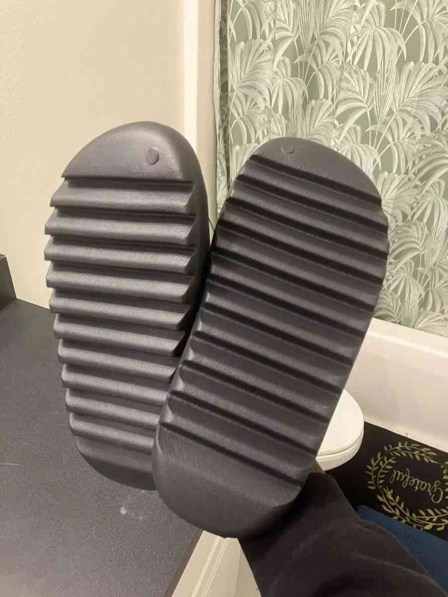 Yeezy Slides Dark Onyx all sizes - Atlanta, Georgia - FleaMarketBay