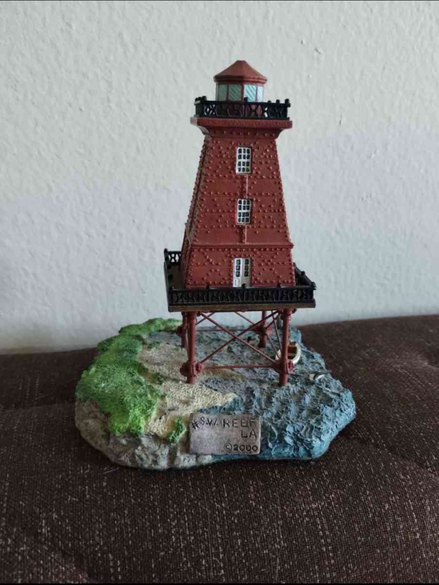 Harbour Lights 530  SOUTHWEST REEF Louisiana Lighthouse  200 - Fulton, New York