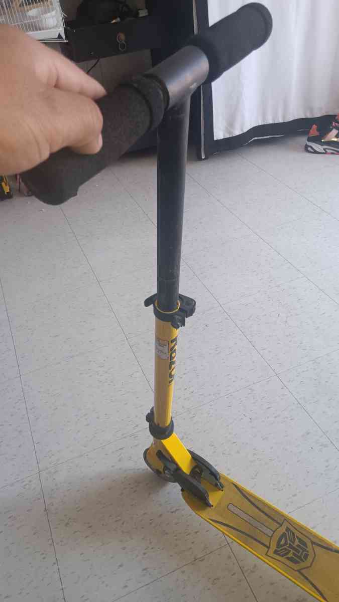 razor scooter transformer bumblebee - Panorama City, California - FleaMarketBay