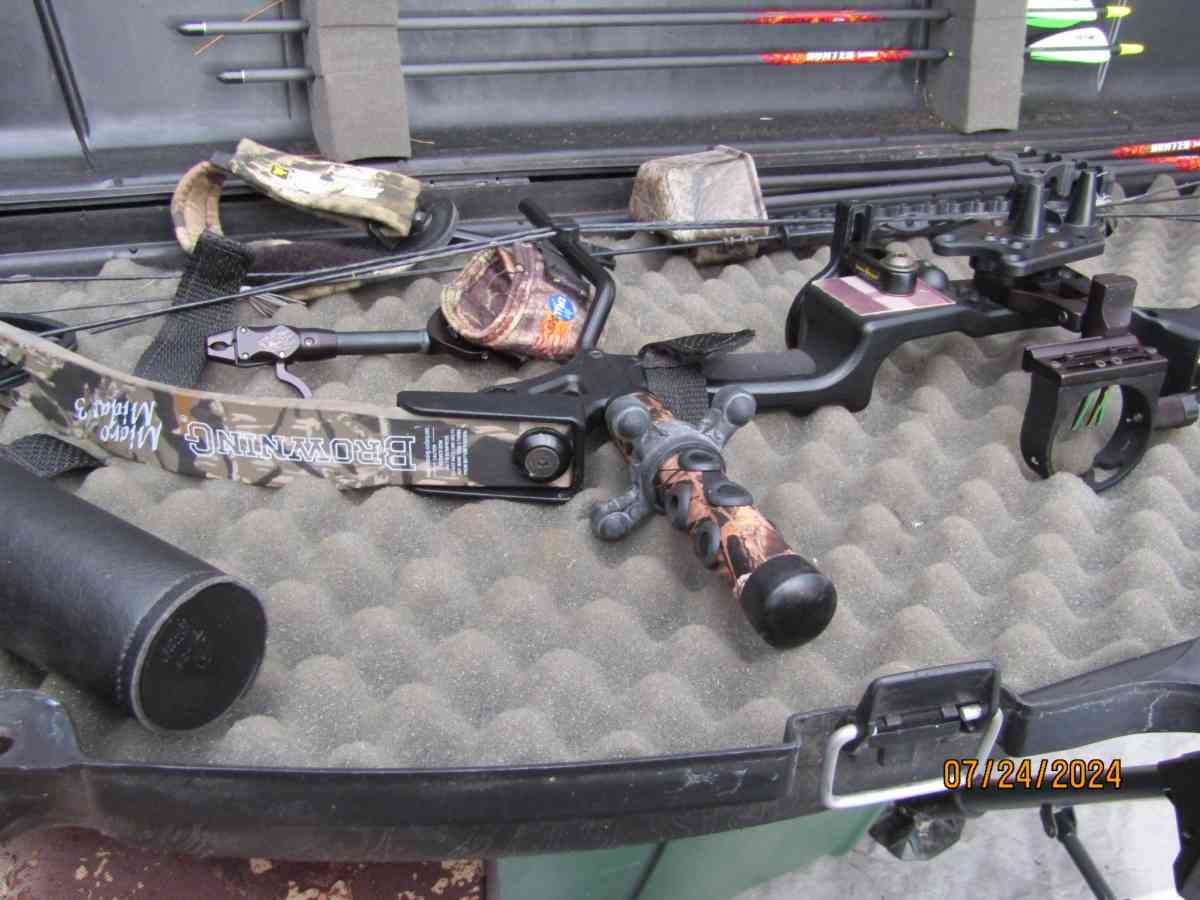 Browning compound bow - Saint Helen, Michigan