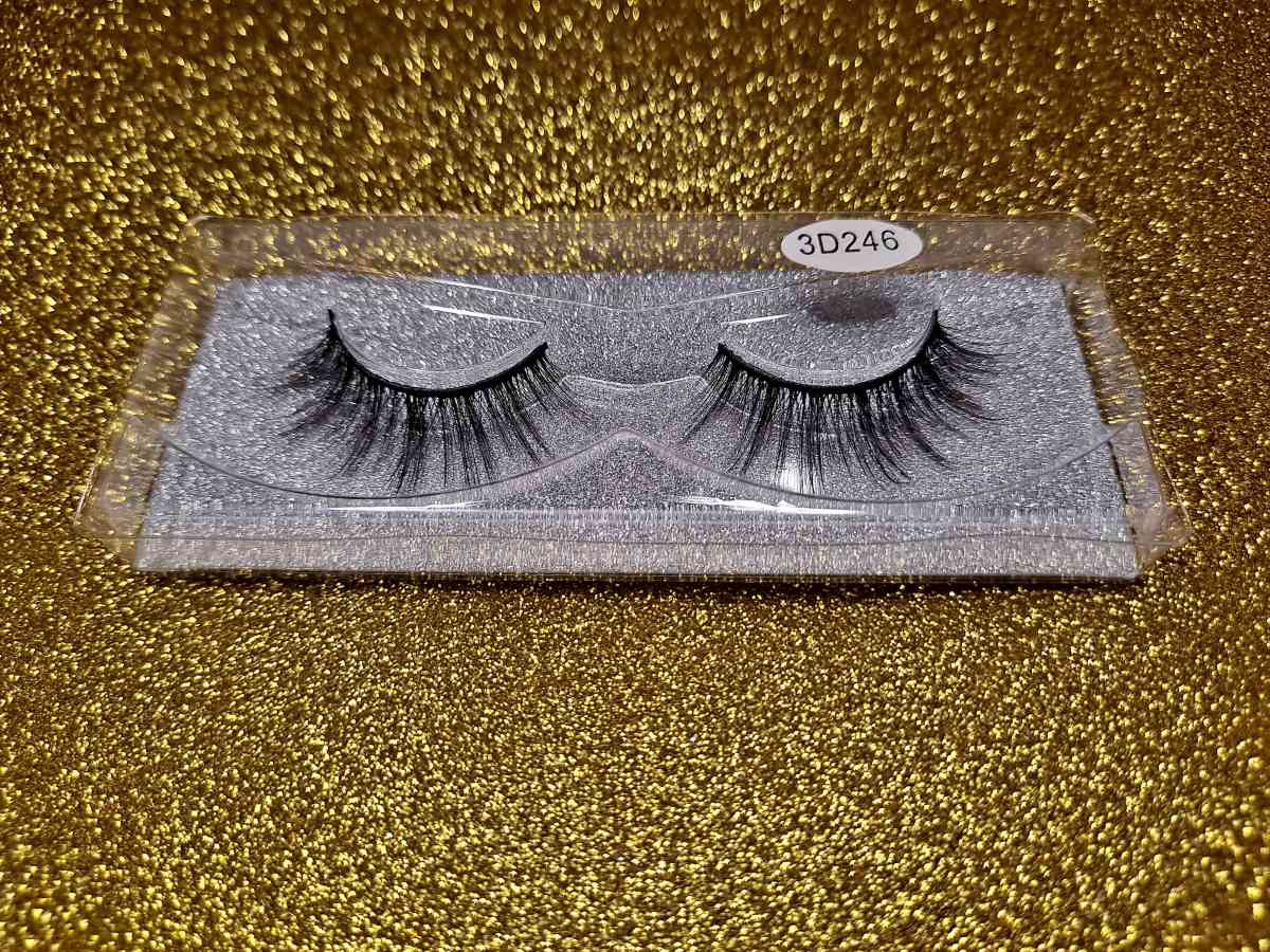 False Eyelashes - El Paso, Texas - FleaMarketBay
