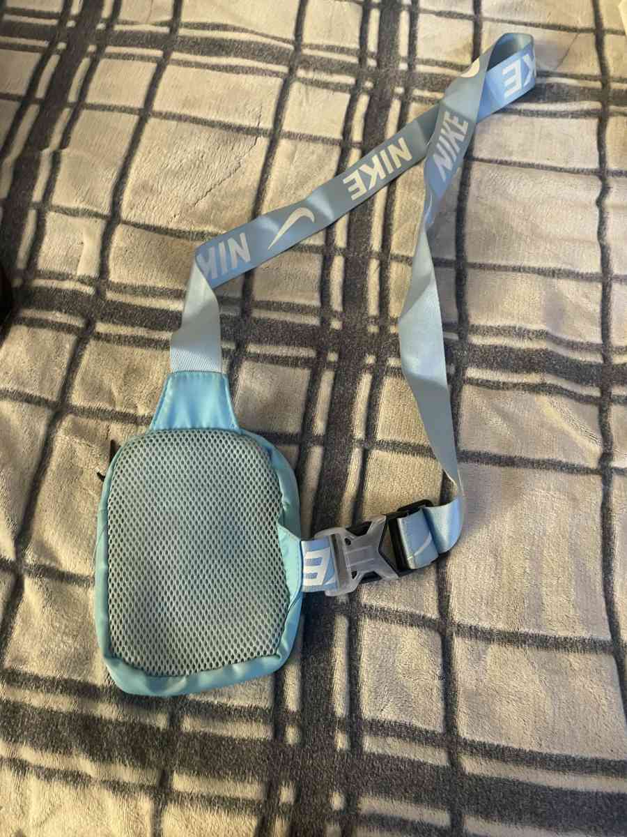 Blue Nike Pouch - Monmouth Junction, New Jersey - FleaMarketBay