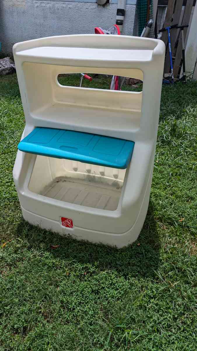 childs toy box - Cincinnati, Ohio