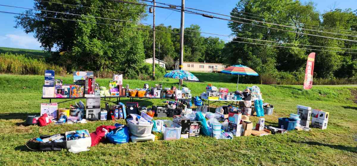 Toys Beach Chairs Camping  Tents Kitchen Items Accessories - Lehighton, Pennsylvania