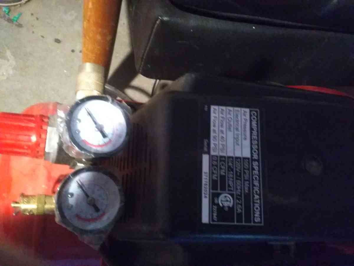 3 gallon air compressor  and hose - Albuquerque, New Mexico - FleaMarketBay
