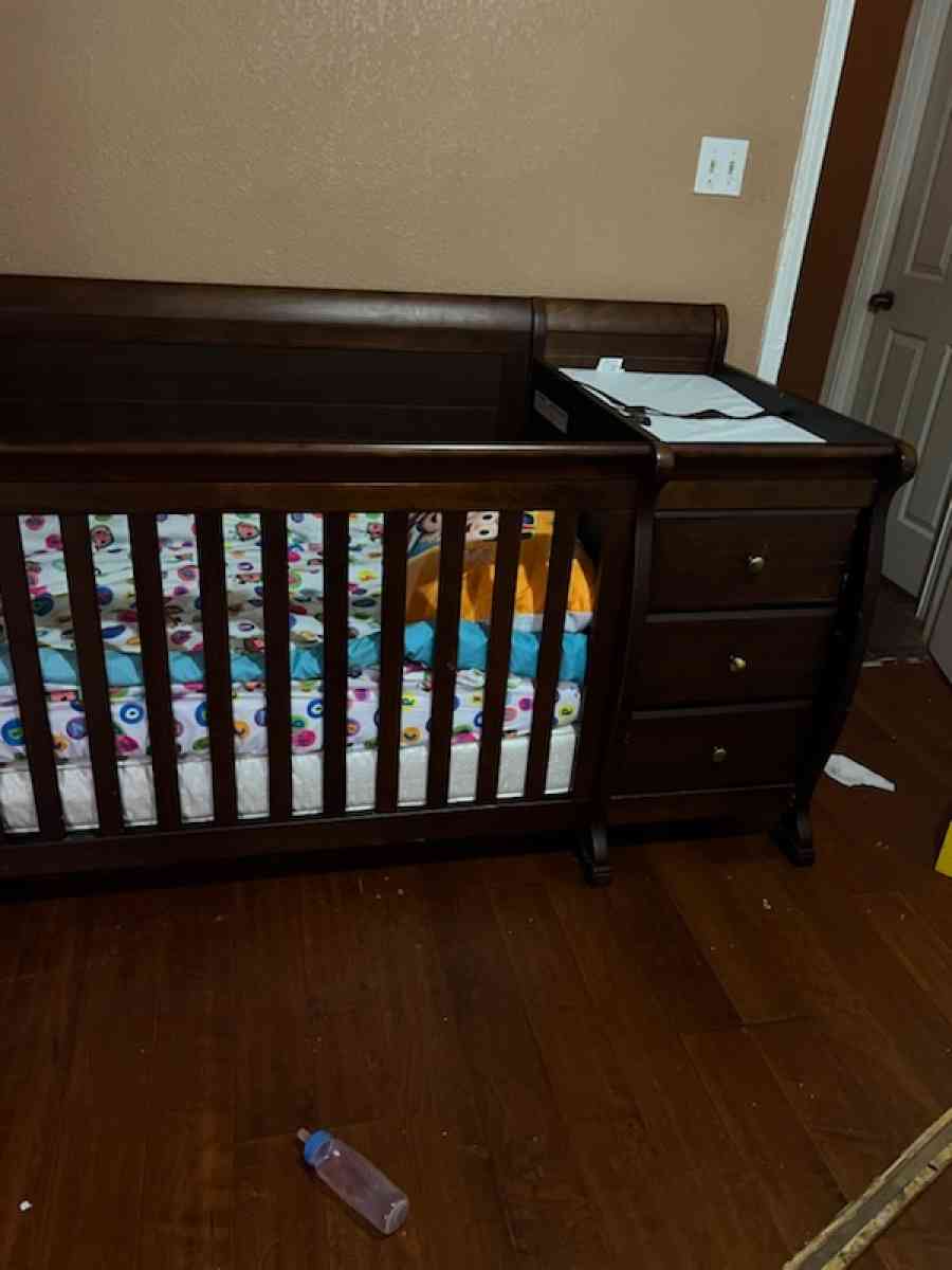 6 in 1  baby crib new  used twice - Dallas, Texas - FleaMarketBay