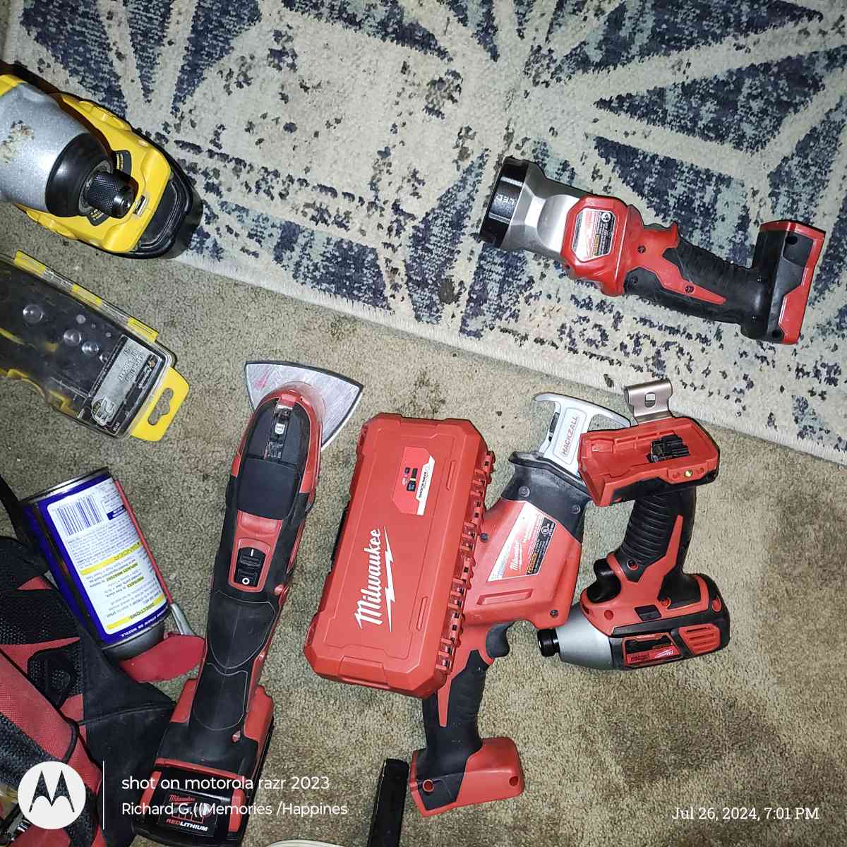 complete Milwaukee tool set with middle noise ratchets plier - Chattanooga, Tennessee - FleaMarketBay