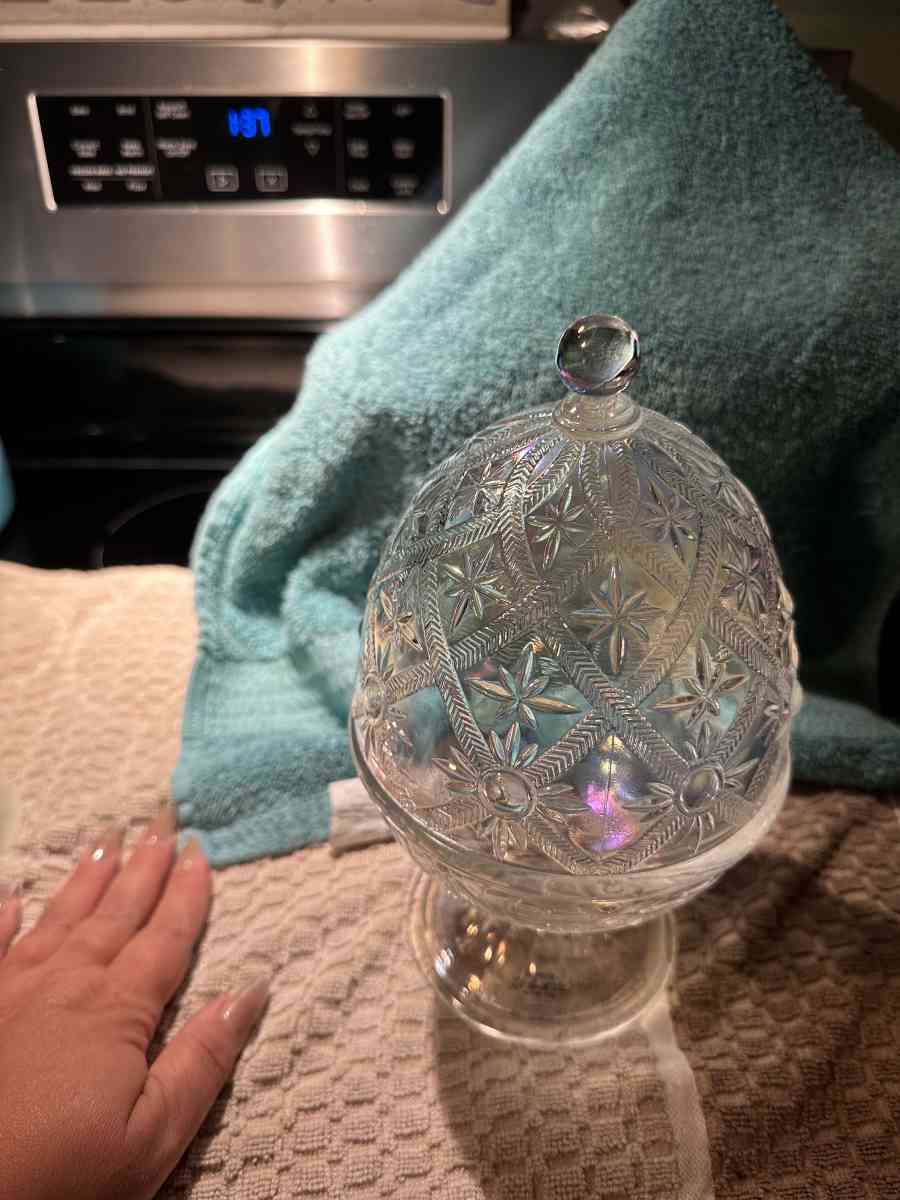 LE Smith glass egg lidded trinket dish - Scott Depot, West Virginia - FleaMarketBay