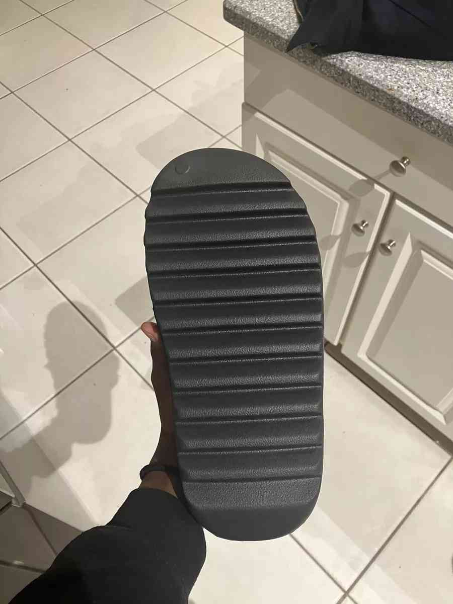 Yeezy Slides Dark Onyx all sizes - Atlanta, Georgia - FleaMarketBay