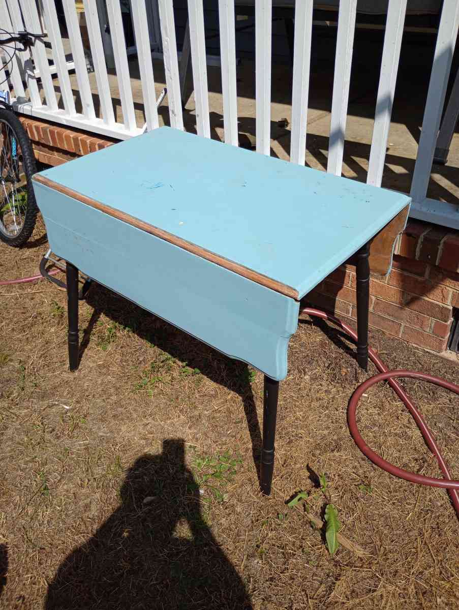 antique table - Taylors, South Carolina - FleaMarketBay