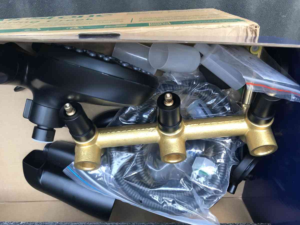 shower set - Mc Lean, Virginia - FleaMarketBay