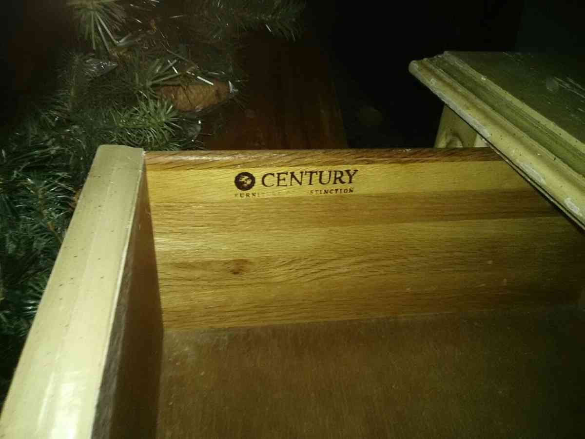 1800 Century dresser - Miami, Oklahoma - FleaMarketBay