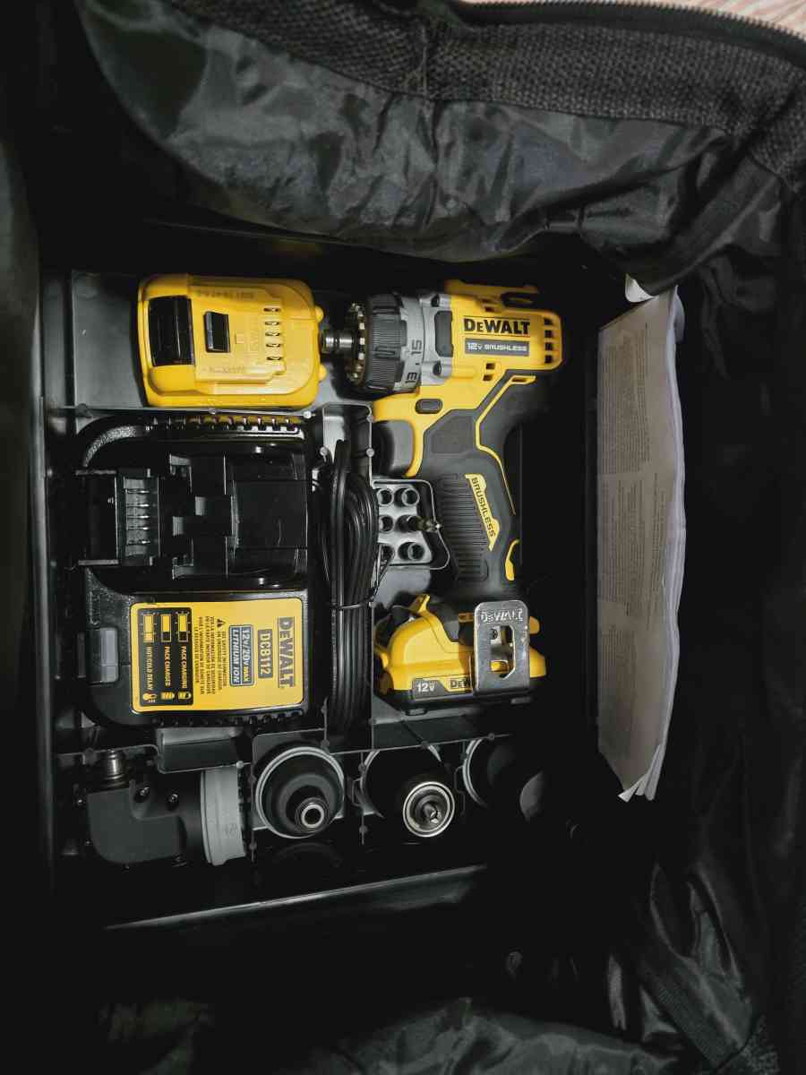 DEWALT drill driver kit - Saint Louis, Missouri
