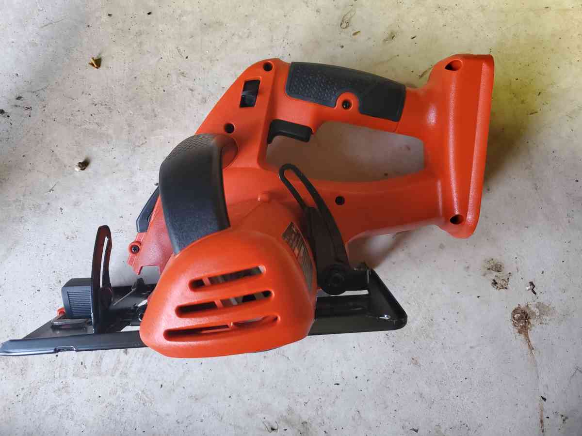 18V Circular Saw w 55 Blade  No Battery Or Charger  Black  D - Rock Island, Tennessee - FleaMarketBay