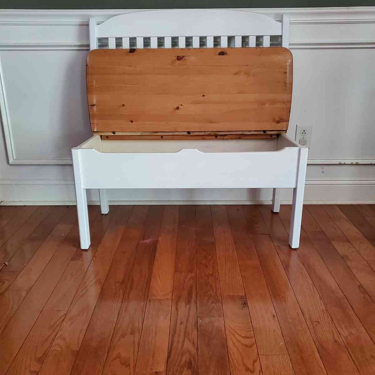 Wooden Bench W Storage - Rock Island, Tennessee - FleaMarketBay