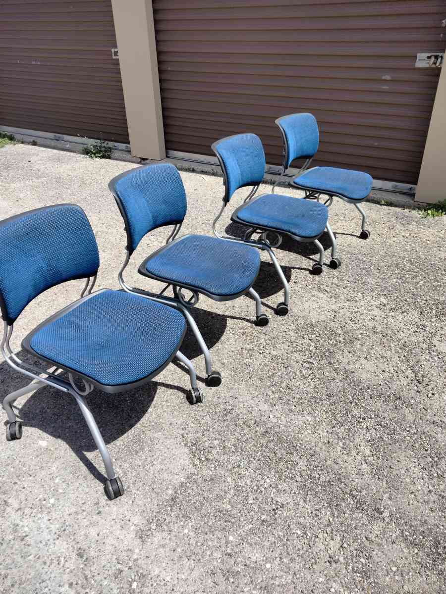 variedad de sillas - San Juan, Texas - FleaMarketBay