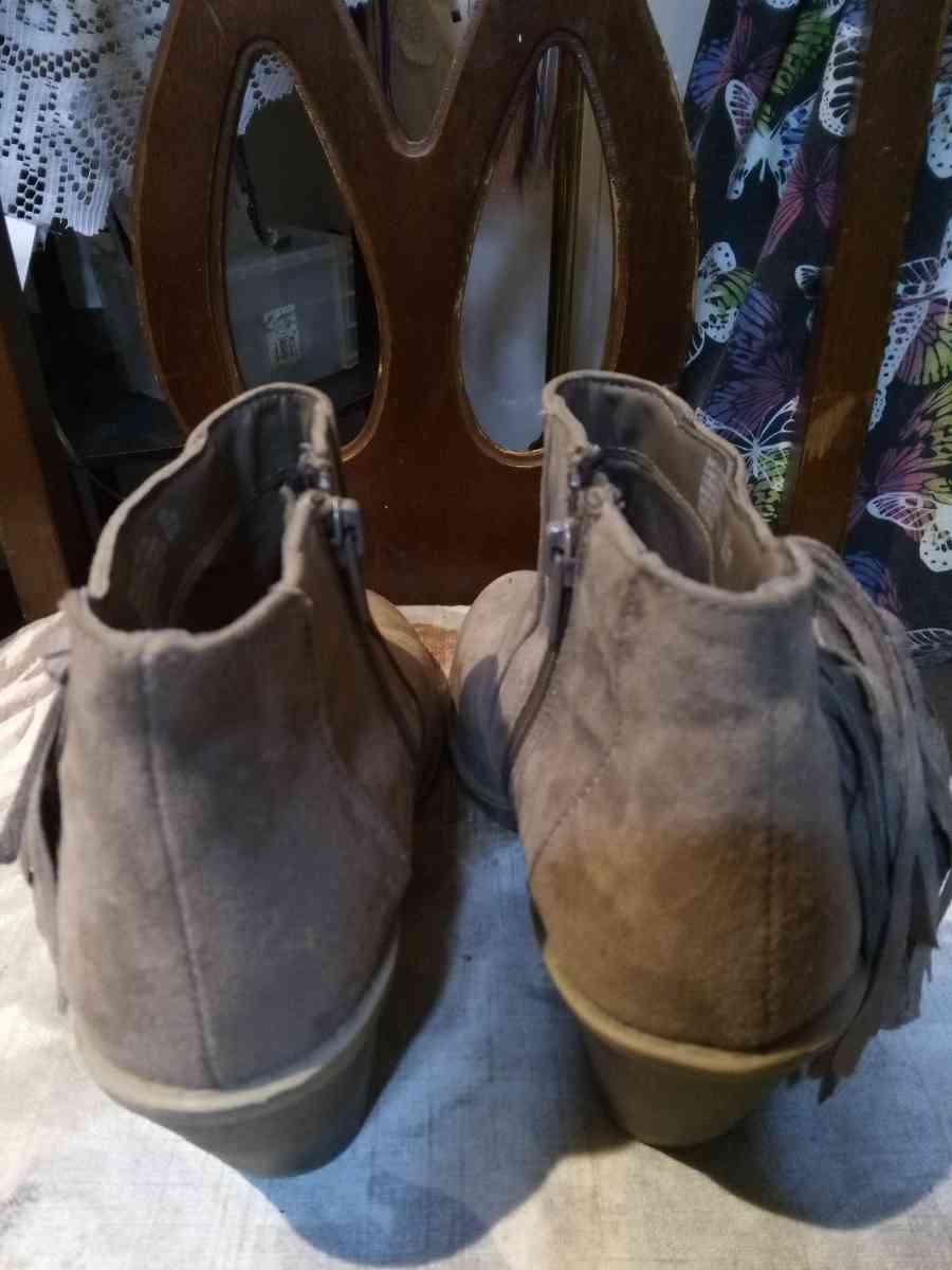 Womens Brown Suede Boots - Cave City, Arkansas - FleaMarketBay