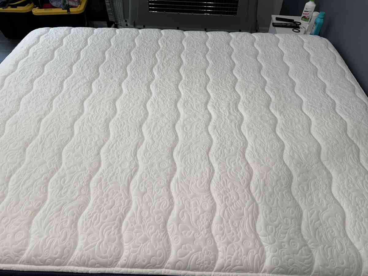 Queen mattress - Edinburg, Texas - FleaMarketBay