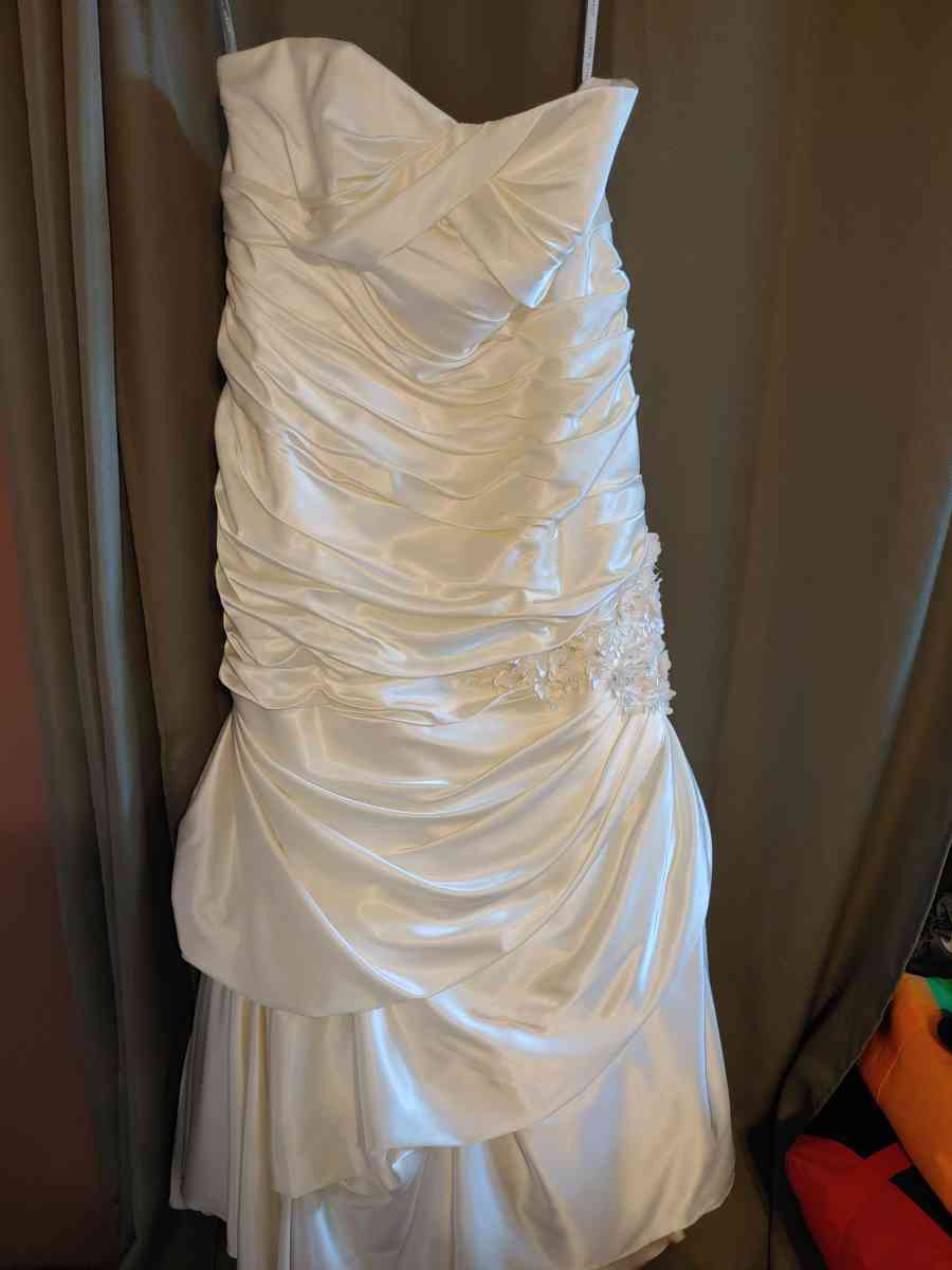 Mermaid Style Wedding Dress - Molalla, Oregon - FleaMarketBay