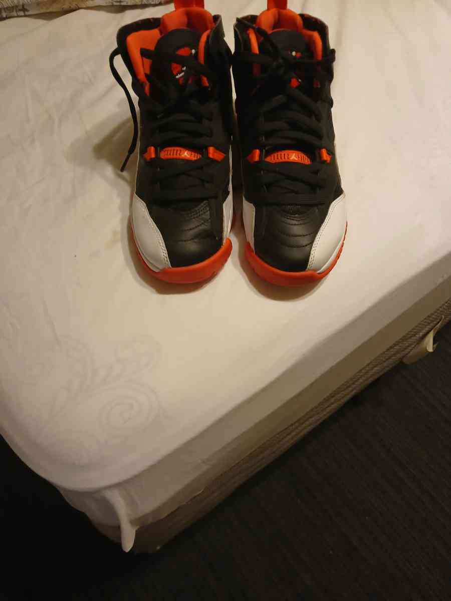 need money for work Jordans - Amigo, West Virginia - FleaMarketBay