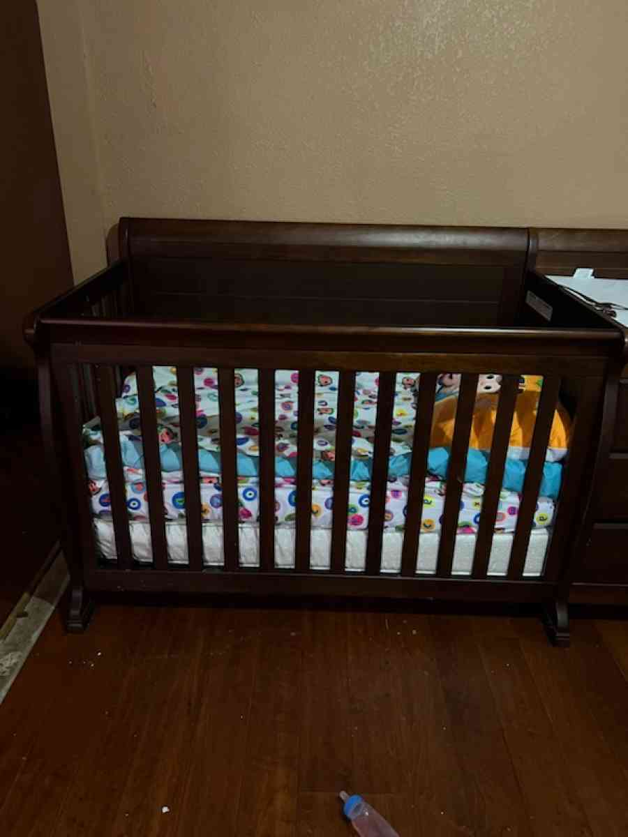 6 in 1  baby crib new  used twice - Dallas, Texas - FleaMarketBay