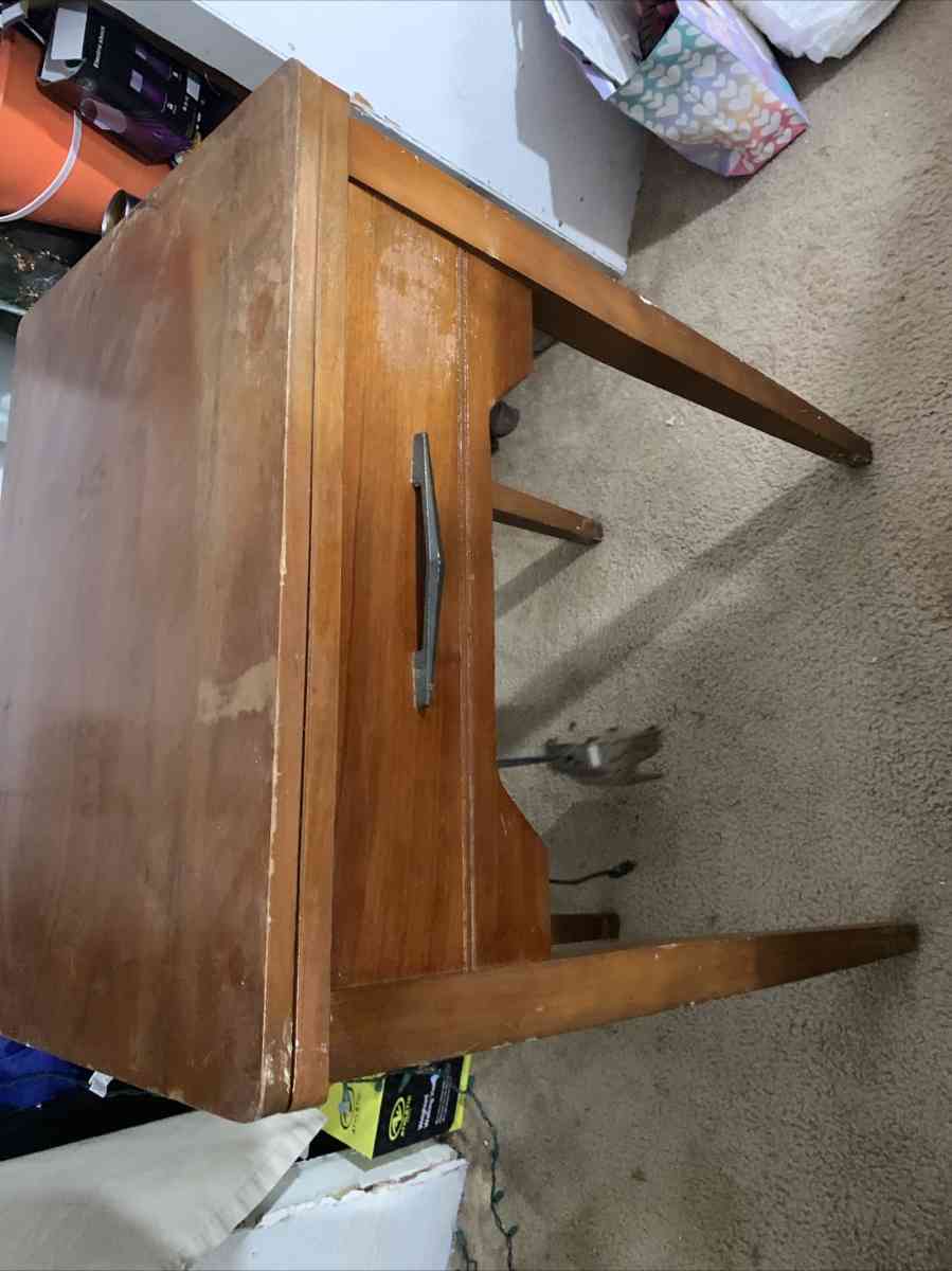 Vintage sewing machine by singer - Acme, Louisiana - FleaMarketBay