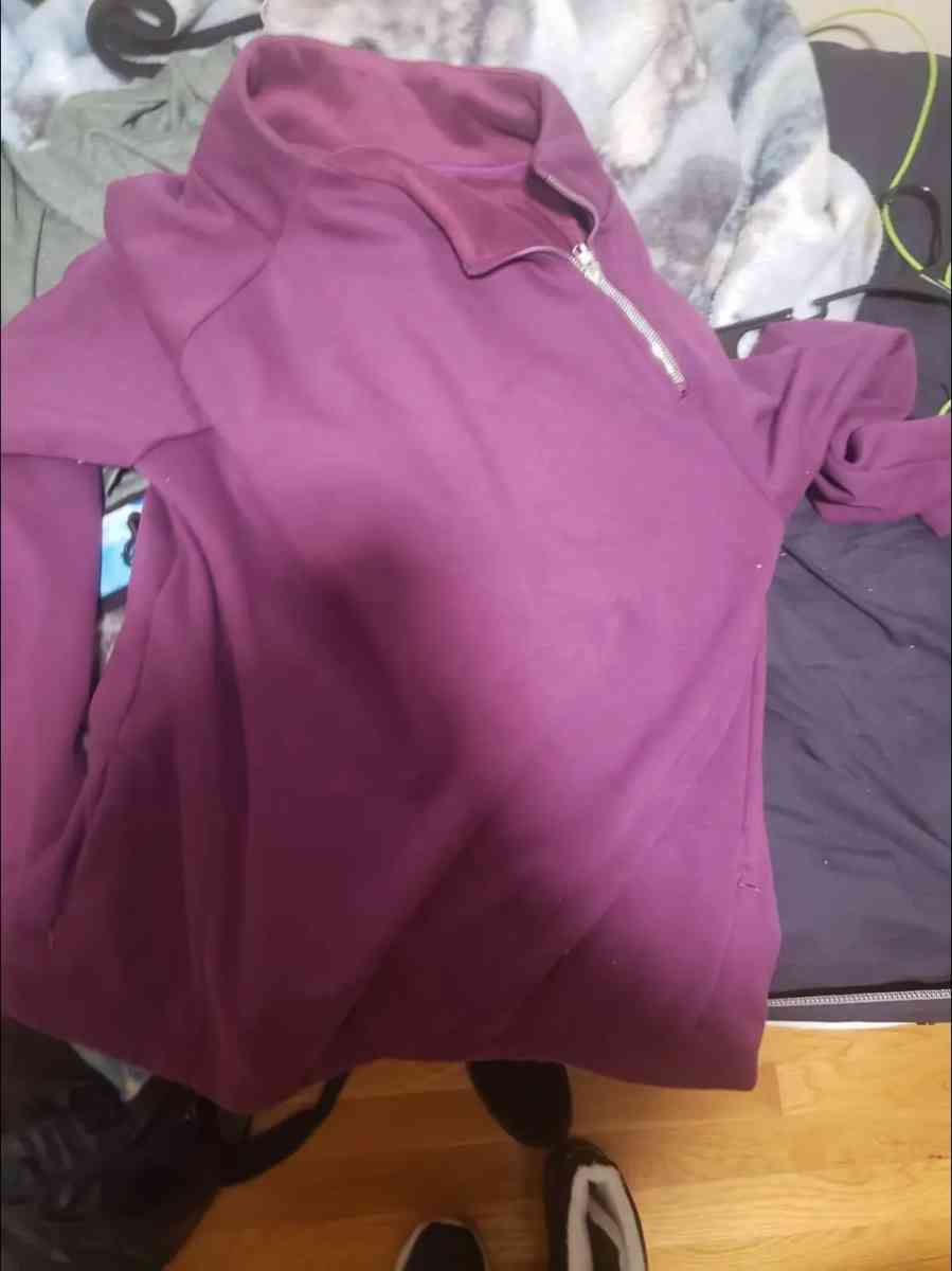 fleece pullover sweatshirt - Rockland, Massachusetts