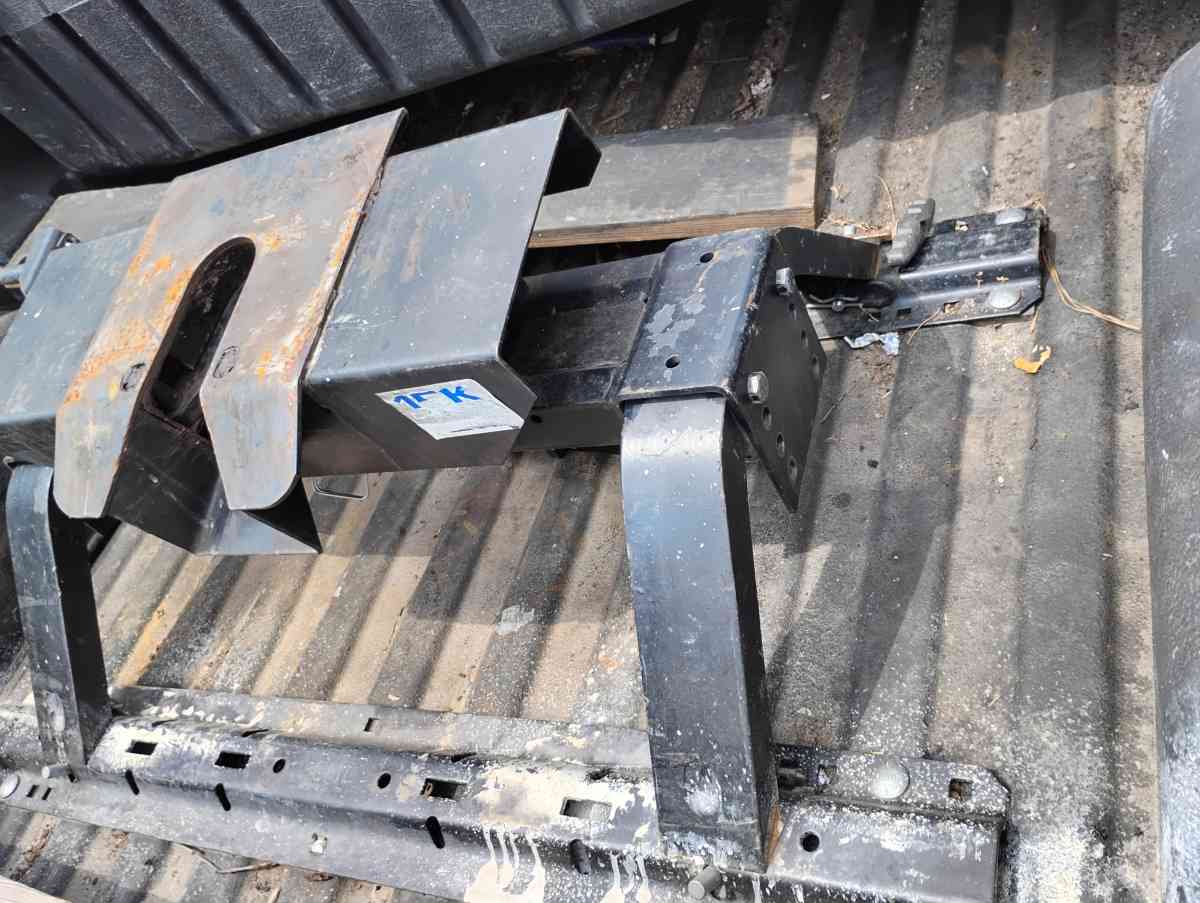 fifth wheel hitch Reese 15k - Decatur, Alabama