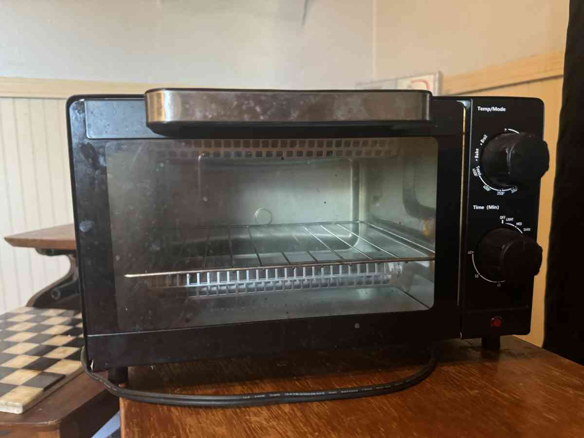 LIKE NEW PERSONAL SIZE TOASTER OVEN - Minneapolis, Kansas - FleaMarketBay