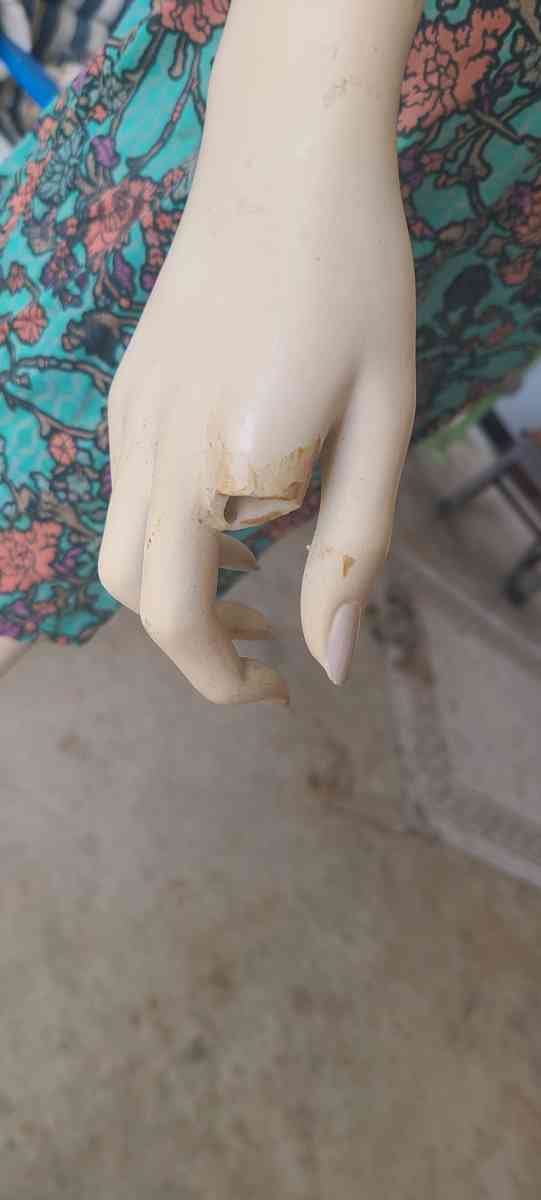 Female Mannequin - Taylors, South Carolina - FleaMarketBay