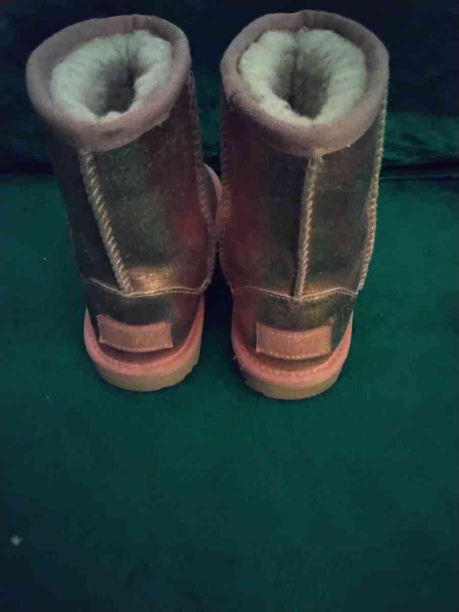 Childrens Ugg boots - Palm Springs, California - FleaMarketBay