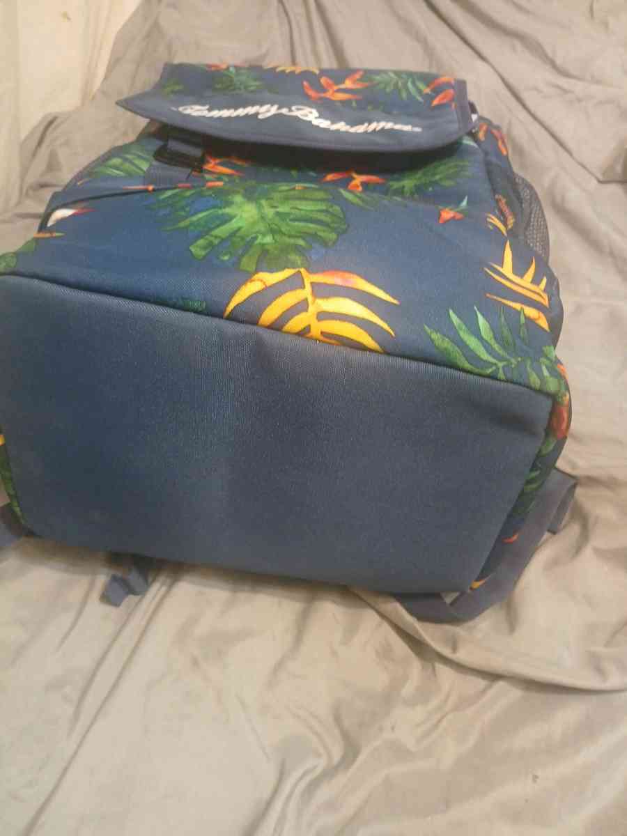 tommy bahama coller backpack - Coden, Alabama - FleaMarketBay